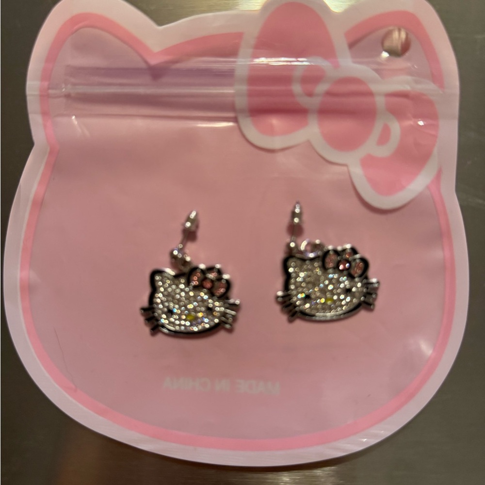 Sparkling Hello Kitty Earrings for women or Kids - Silver and Pink